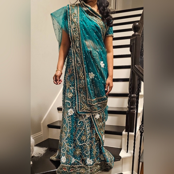 Dark green Kolkata handwork lehenga - Picture 5 of 8